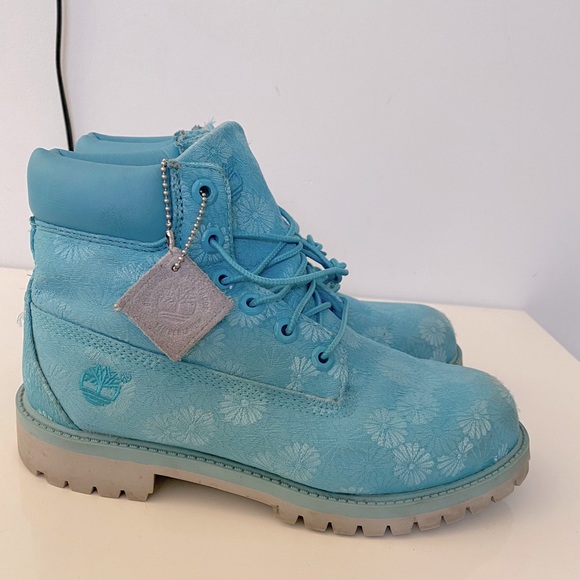Girls Timberlands - Picture 1 of 1